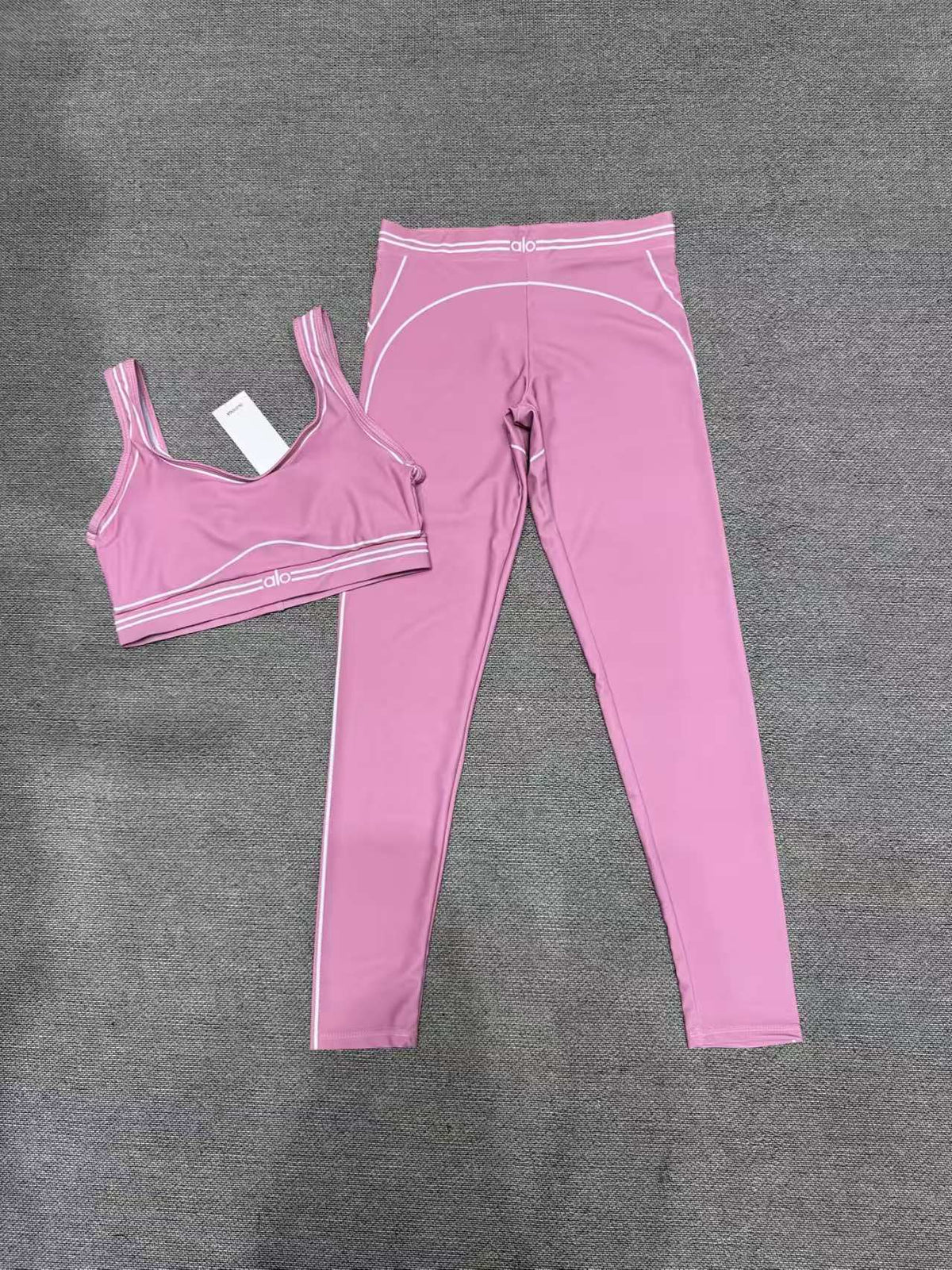Conjunto deportivo Contour Fit – Top + Legging