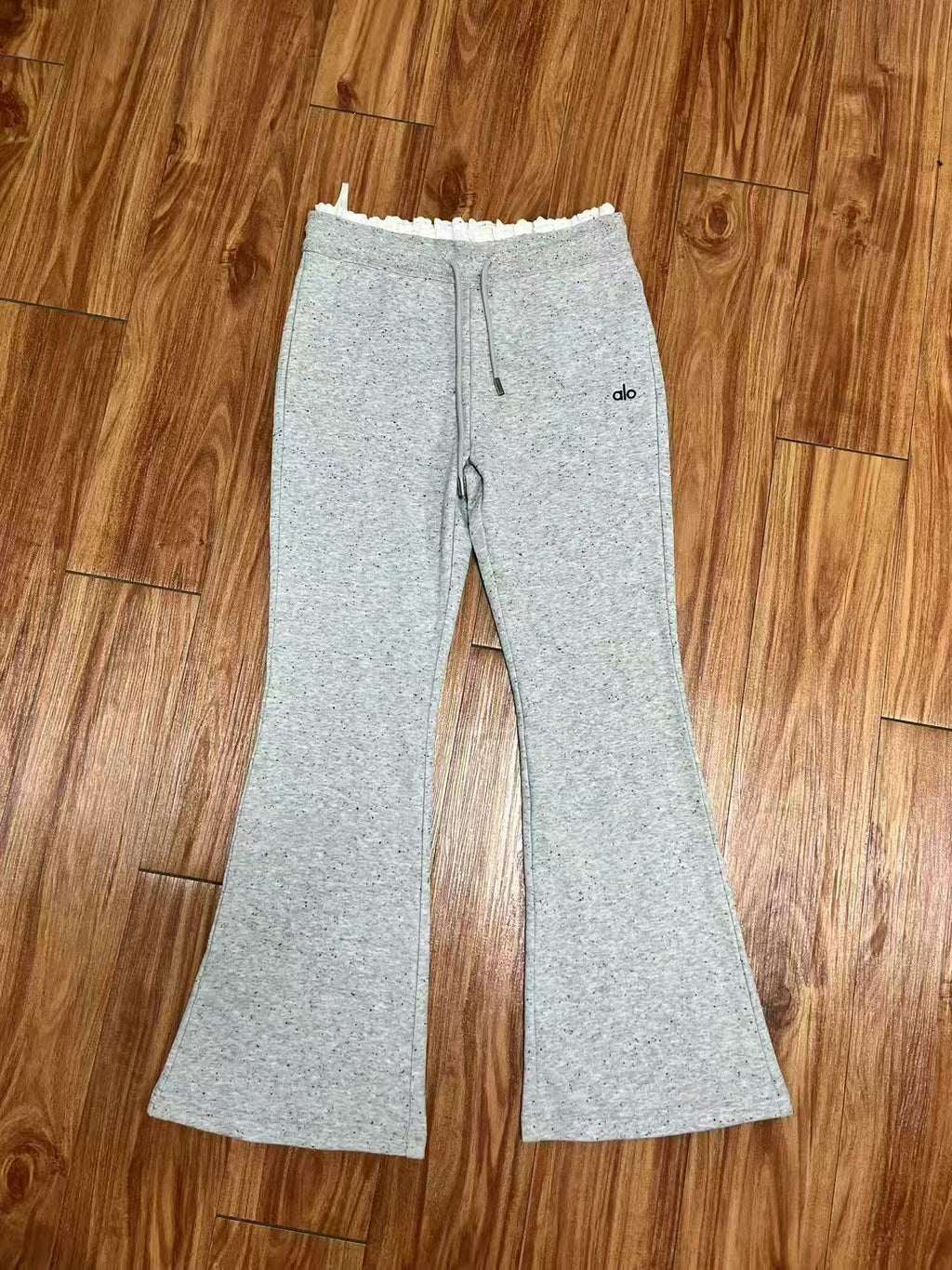 Pantalón deportivo acampanado – Soft Flare — imagen de producto