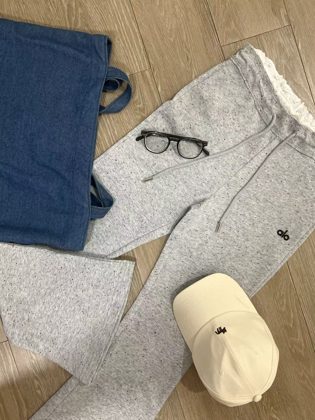 Pantalón deportivo acampanado – Soft Flare — imagen de producto